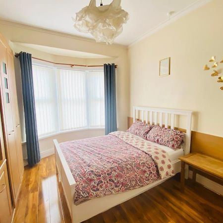 Entire 4 Bedroom House - Ev Point & Free Parking 利物浦 外观 照片