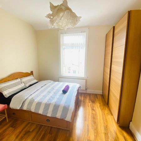 Entire 4 Bedroom House - Ev Point & Free Parking 利物浦 外观 照片