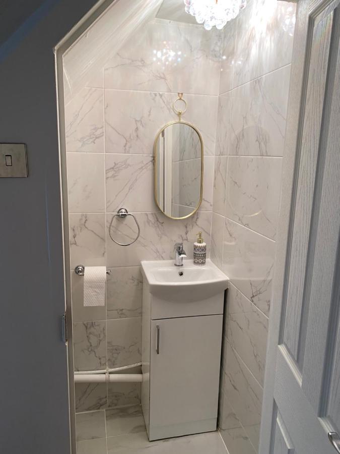 Entire 4 Bedroom House - Ev Point & Free Parking 利物浦 外观 照片
