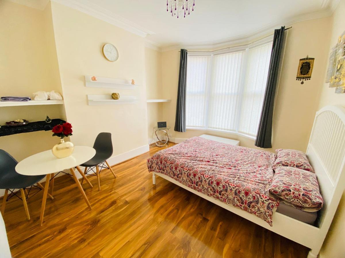 Entire 4 Bedroom House - Ev Point & Free Parking 利物浦 外观 照片