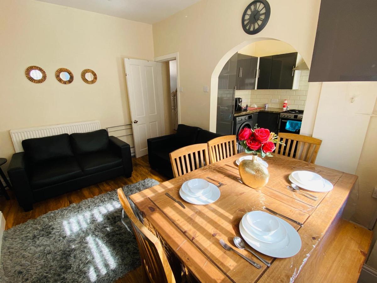 Entire 4 Bedroom House - Ev Point & Free Parking 利物浦 外观 照片